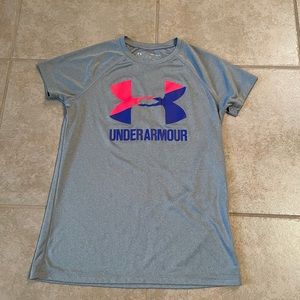 Girls Under Armour short sleeve shirt